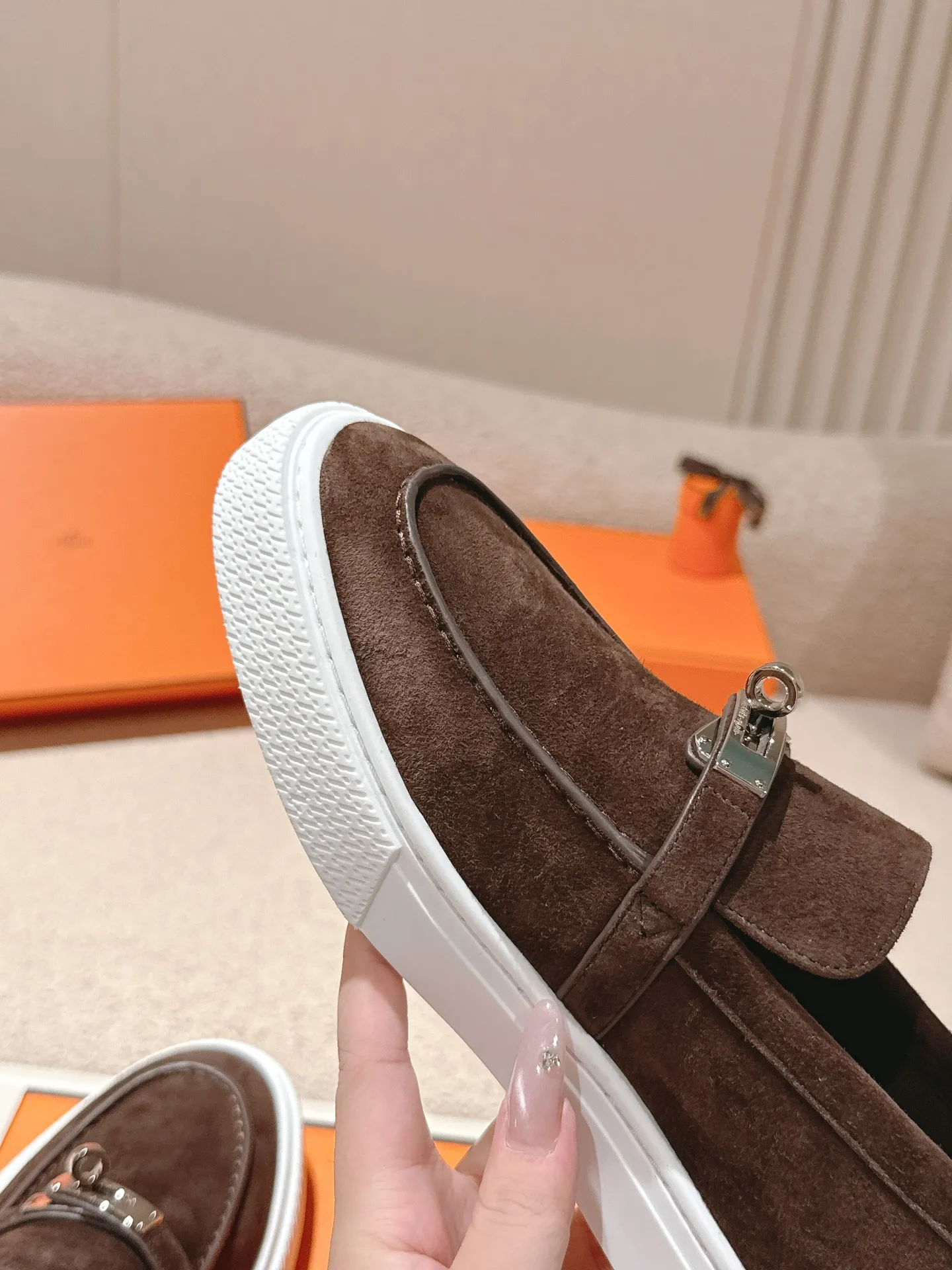 Men's shoes 💰640💰 Hermes# New Kelly buckle thick-soled loafers. Upper: cowhide/suede material. Lining: sheepskin lining. Outsole: exclusive molded outsole. Size: women's size 35-40, men's size 39-45 (female 41/male 46 customized, non-refundable)